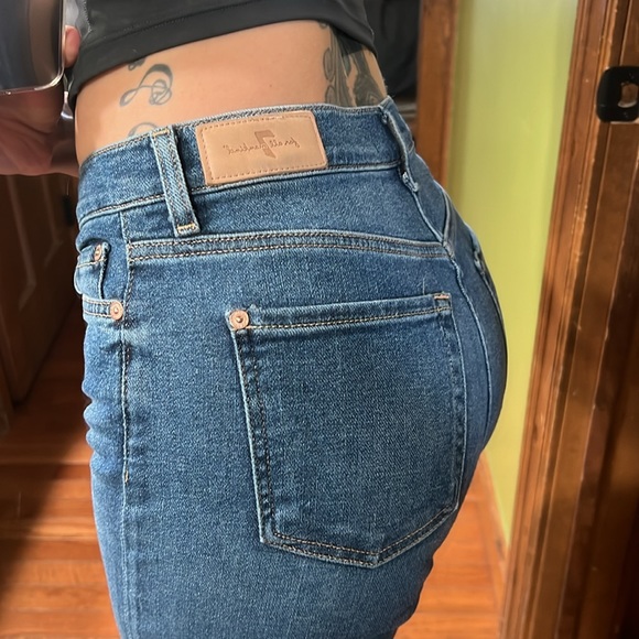7 For All Mankind Cropped Alexa - Picture 3 of 11